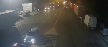 Kamioni na izlazu iz Srbije čekaju četiri sata na Sremskoj Rači