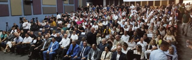 ZAVRŠNI MITING SRPSKE LISTE U GRAČANICI: Elek: Budimo svi sutra jedan glas koji će označiti osvajanje svih 10 mandata koji pripadaju srpskom narodu!