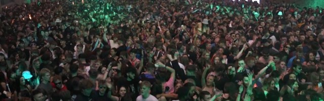 Maska i fizička distanca se ne preporučuju - 3.000 ljudi uživa na prvoj legalnoj žurki od početka pandemije