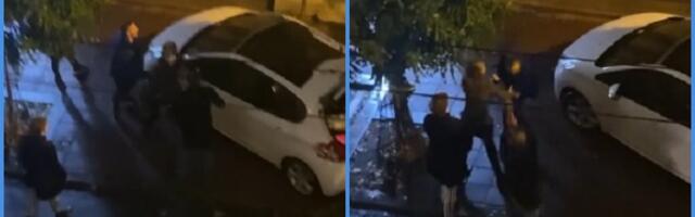 Otac i sin se tukli lopatom i elektrošokom (VIDEO)
