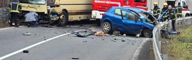 KRENUO NA POSAO PA SE ZAKUCAO U AUTOBUS PUN DECE?! Osnovci bili na dnevnoj ekskurziji na Zlatiboru kada je vozač prešao u njihovu traku, scene stravične (Foto)