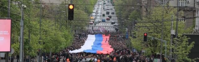 REPRIZIRANJE Vučić raspakuje najdužu zastavu za Niš
