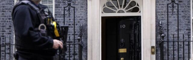 Pala prva ostavka u britanskoj vladi: Sve više poziva da premijer Starmer podnese ostavku, on za sada ne da fotelju