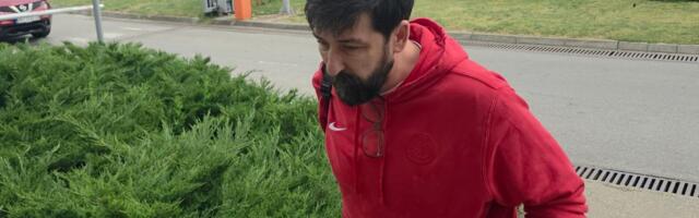 Ovako izgleda MAJKA Ognjena Amidžića! Pozirala sa UNUKOM PERUNOM u naručju, svi komentarišu njen osmeh: "NAJDRAŽA MOJA" (FOTO)