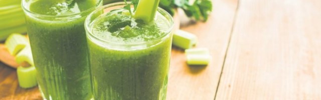 UZMITE JEDNU KAŠIKU PRE JELA I PREPORODITE SE! Snažan domaći napitak za ten i kosu