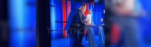Ruskom političaru spale pantalone na debati (VIDEO)