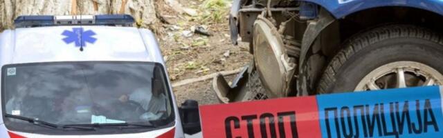 TINEJDŽER (16) SE KOLIMA ZAKUCAO U DRVO! Teška nesreća kod Obrenovca!