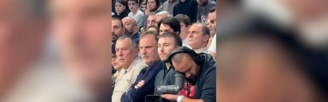 Kum i sin Željka Obradovića bodre Partizan iz prvih redova