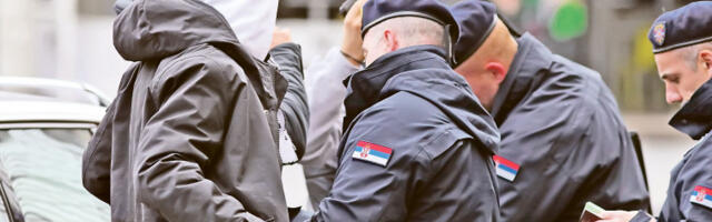 Ухап­шен ма­ло­лет­ник због сум­ње да је из­бо вр­шња­ка