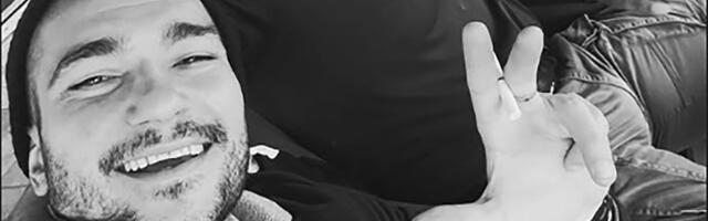 Šijan ranom zorom otišao po badnjak, pa raširio srpsku i rusku zastavu! Podigao tri prsta, a zbog pesme…