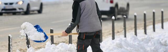 BEOGRAD PUT ZAVRŠAVA ČIŠĆENJE ULICA 1. PRIORITETA OD SNEGA, PRELAZI NA DRUGE: Sneg ne popušta, industrijska i kalijumova so u borbi sa minus 11 stepeni