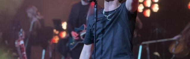 JAKOV JOZINOVIĆ PREKINUO KONCERT ZBOG ĆERKICE MARIJE MIKIĆ! Emocije preplavile Plavu dvoranu, u prvim redovima NAJVEĆA IMENA ESTRADE! (VIDEO, GALERIJA)