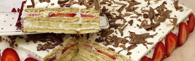 Torta od banana i jagoda koja se ne peče i gotova je za tren