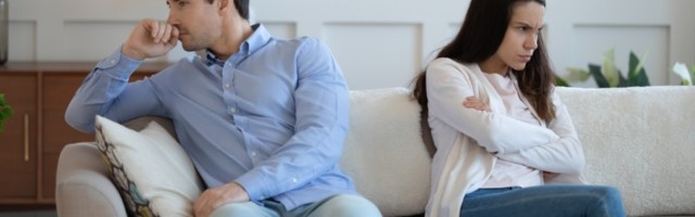 7 tihih znakova da vas partner emotivno uništava