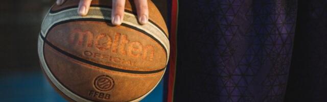 NBA ZVEZDA UHAPŠENA! Košarkaš ZVERSKI PREBIO suprugu! (VIDEO)