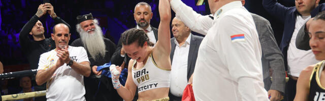 NEMA JOJ RAVNE: Sara Ćirković osvojila IBA profesionalni svetski šampionski pojas! (VIDEO)