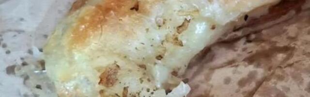 STRAVA I UŽAS! Kupili burek u pekari u Podgorici, a u njemu zalutala OPASNA STVAR! Pretrnućete kad vidite