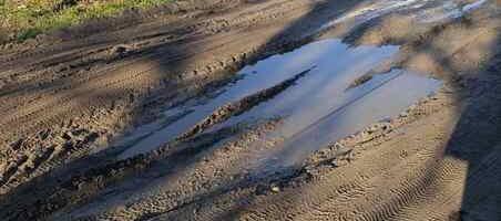 Gornje Sinkovce – preorano selo u blatu i sa zatvorenim putem