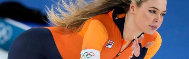 Otkriveno zbog čega najlepša lepotica sa ZOI raskopčava odelo? Grudnjak krije tajnu (FOTO)