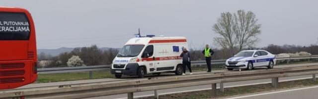 Poznato stanje povređenih u teškoj nesreći na auto-putu: Četvoro u bolnici, najmlađa devojka od 25 godina (FOTO/VIDEO)