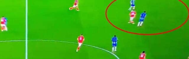 (VIDEO) Ljudi, šta bi ovo?! Neverovatan autogol sa 40 metara, ovako nešto se retko viđa