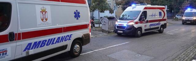 Deo SKELE pao sa vrha tržnog centra u NS: Ima povređenih (FOTO)