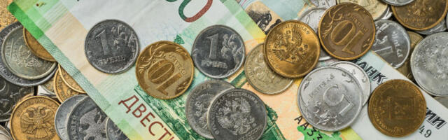 Средњи курс динара за евро данас 117,3765, за долар 99,7251