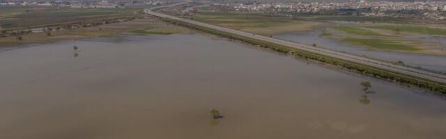 DRAMA ZBOG PUCANJA BRANE! Proglašeno VANREDNO STANJE, stanovništvo HITNO evakuisano, građani u strahu od POPLAVA! (VIDEO)