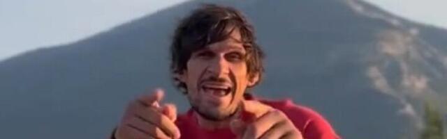 Bobi Marjanović zapevao narodnjak robotu u Kini! (VIDEO)