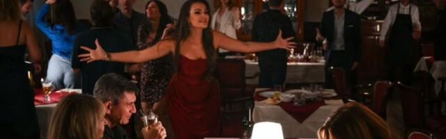 SLOMI ČAŠU: Tamara Milutinović kao velika carica u "Ubicama mog oca" (FOTO)