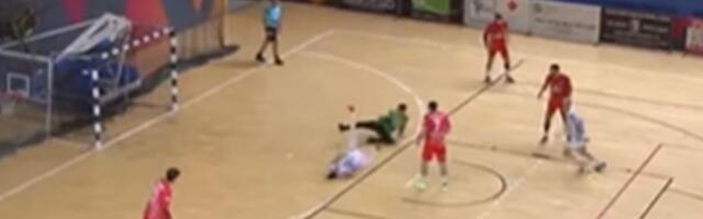 Stravičan sudar u Superligi: Golman nokautirao igrača nogom, igrač ležao nepomično, hitno prevezen u bolnicu!