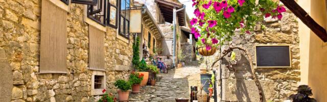 Najmanji grad u Evropi je udaljen 6 sati od Beograda: Ima oko 30 stanovnika, a ulaz čuvaju masivna vrata stara skoro 5 vekova