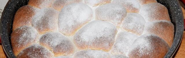 Domaće buhtle sa džemom meke kao duša: Recept iz bakine pećnice - tope se u ustima