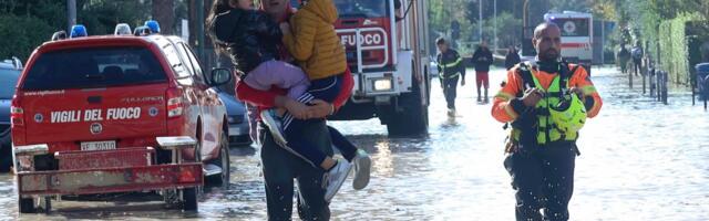 Snažno nevreme zahvatilo Italiju, na snazi crveni meteo alarm: Prete udari talasa do 7m, škole zatvorene
