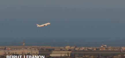 NESTVARAN SNIMAK IZ BEJRUTA: S aerodroma poleteo putnički avion usred izraelskih vazdušnih napada (VIDEO)