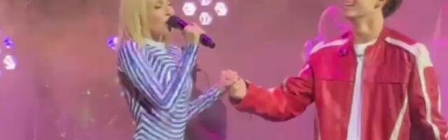 JELENA ROZGA I JAKOV JOZINOVIĆ SE GRLE NA BINI, PUBLIKA U TRANSU! Mladi pevač održao SEDMI UZASTONI KONCERT, a evo ko je stigao od poznatih! (VIDEO)