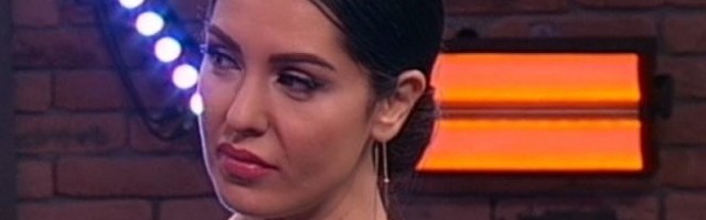 UJELA JE SINA ZA OBRAZ, SUTRADAN NAM SE POLICIJA POJAVILA NA VRATIMA! Suprug Tanje Savić ne prestaje sa OPTUŽBAMA: SVAKI NAŠ RAZGOVOR SNIMA, postala je KVARNA...