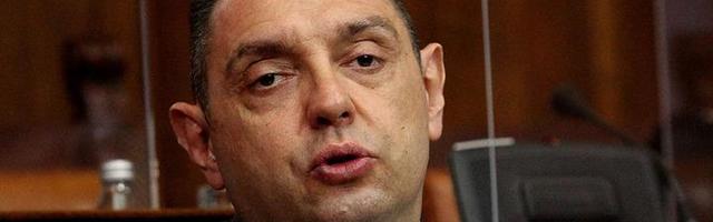 Vulin učio SNS akademce kako da se dive Vučiću