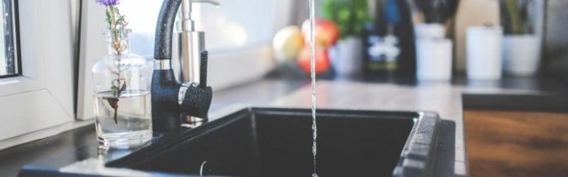 PROSULA JE BRAŠNO PO SUDOPERI! I vi ćete odmah to uraditi kad vidite šta se DESILO kad je sve očistila!