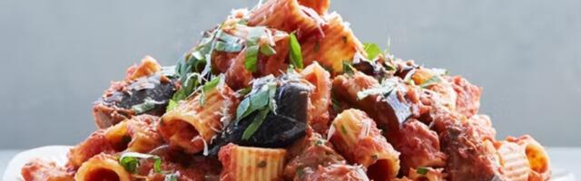 Pasta sa patlidžanom, bosiljkom i italijanskim pekorino sirom