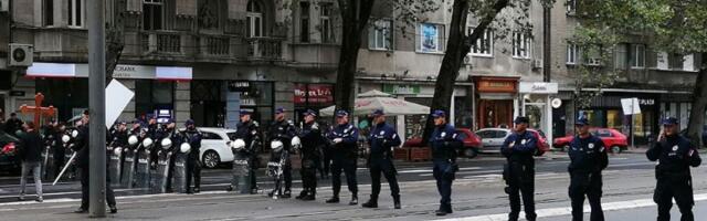 HAOS Litijaši napali na policiju, monah priveden (VIDEO)
