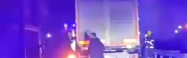 STRAVIČAN PRIZOR: Gori kamion na sred auto-puta ka Nišu (VIDEO)