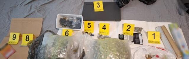 RAZBIJENA NARKO-BAZA! Policija upala u stanove i zaplenila TRI KILOGRAMA marihuane! (FOTO)