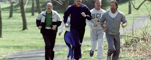 Džogirao sa predsednicima, spavao u istom krevetu kao i Putin: Čak Noris je ovako pružao podršku političarima u koje je verovao