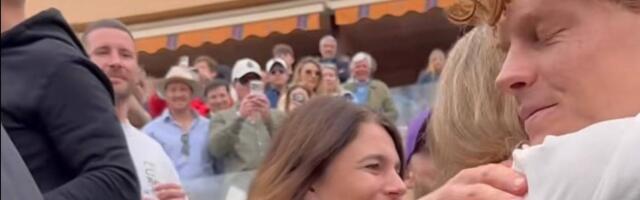 Siner posle titule potrčao u zagrljaj Laili iz Srebrenice: Mnogi su šokirani njihovim pozdravom (VIDEO)