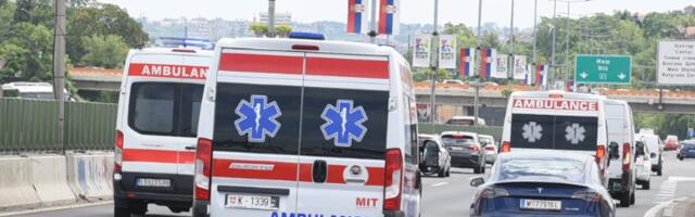 Saobraćajna nesreća u Ovči: Gradski autobus sleteo sa puta