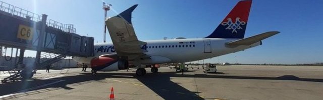 (FOTO/VIDEO) STIGLI DRŽAVLJANI IZ PARIZA I FRANKFURTA! Evakusano 145 putnika među njima i beba!