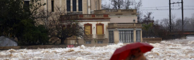 Црвени метеоаларм због лавина, олује и поплава у Француској