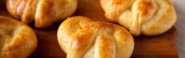 Pogačice koje ostaju mekane tri dana će vam postati omiljeno pecivo - toliko su sočne i pune sira da će vaši gosti odmah pitati za recept