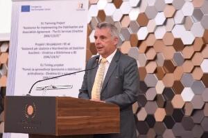 Роде: Апсурдно ризиковати насилну конфронтацију због таблица